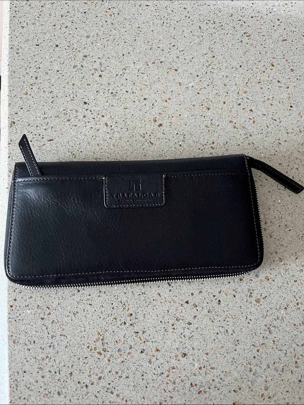 Trafalgar Black Leather Folded Travel Wallet with Contrast Stitching. NWT
